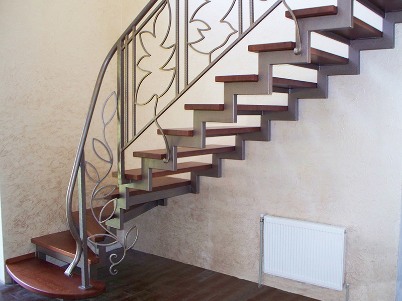 Готовая лестница к крыльцу – альтернатива металлической лестнице, изготовленной своими руками